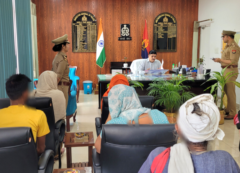 बरेली जोन के अपर पुलिस महानिदेशक ने जनसुनवाई में सुनीं शिकायतें, त्वरित निस्तारण के दिए निर्देश