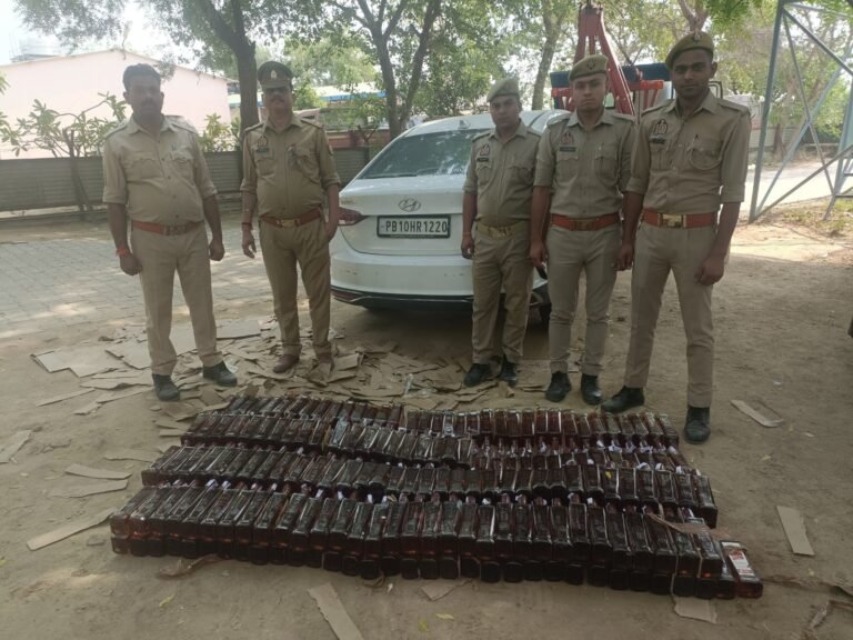 MATHURA: थाना मांट पुलिस व आबकारी विभाग की बड़ी कार्रवाई, 204 बोतल अवैध विदेशी शराब बरामद