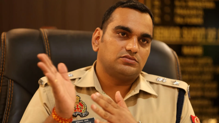बरेली में दारोगा की गुंडई! जीएसटी विभाग के स्टेनो की बीच सड़क पर पिटाई — मामला पहुंचा कोतवाली