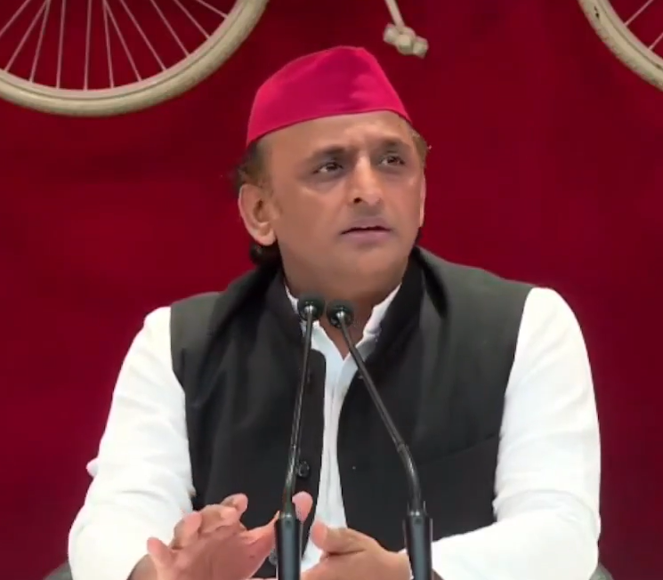 दिल्ली धमाके पर अखिलेश यादव का बड़ा बयान — बोले, “आतंक का कोई धर्म नहीं होता, सरकार बताए निर्दोषों को किसने मारा?”